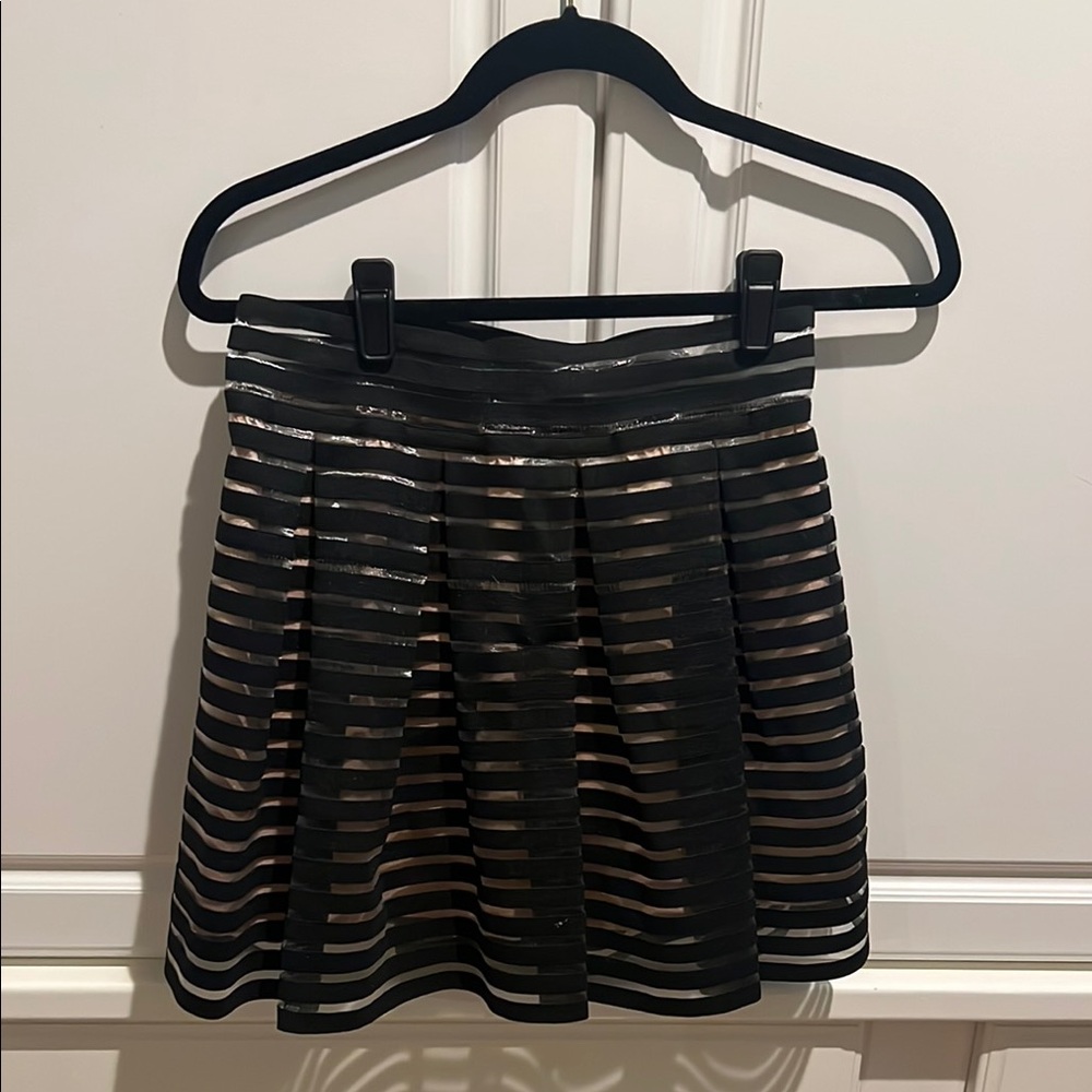 Forever 21 Black & Gold Pleated Mini Skirt - Picture 4 of 7